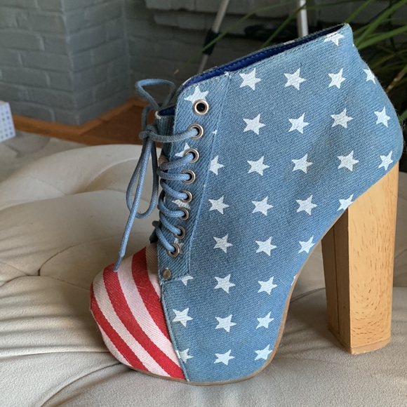 Platform Stars and Stripes Shoe Dazzle platform shoe. - Picture 2 of 4